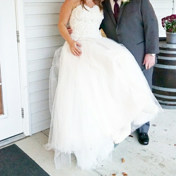 Wedding Dress - Picture 3 of 8